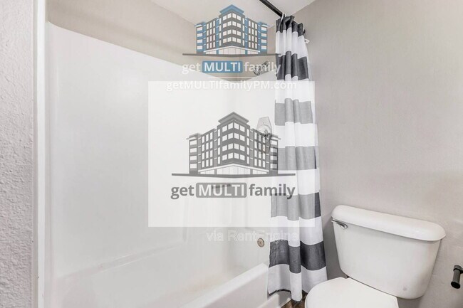 Building Photo - 1402 W Mercer Ln