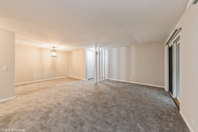 Building Photo - 560 Shorely Dr