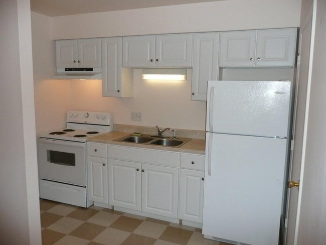  - 423 Janette Ave SW