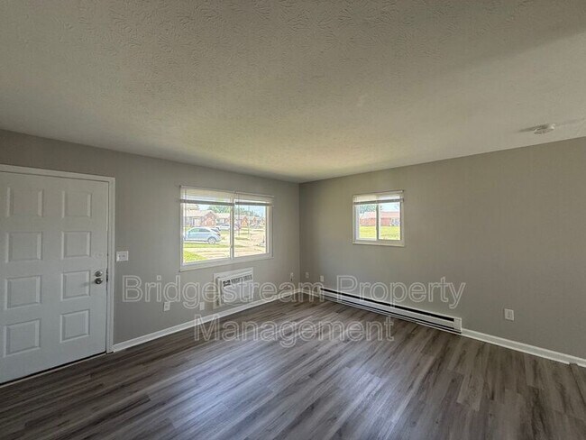 Building Photo - 4644 Waynedale Cir