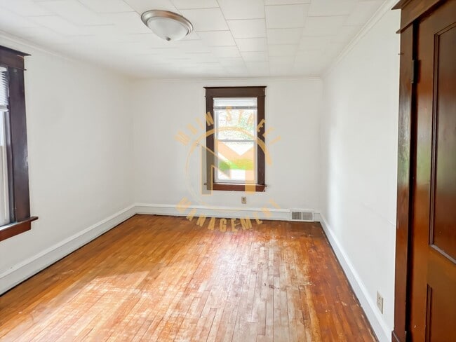 Building Photo - 828 7th St