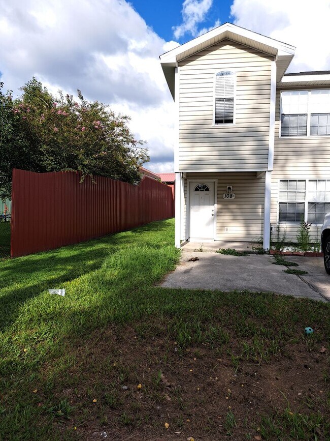 Primary Photo - 108 Gray Ave