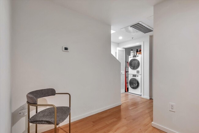 Building Photo - 69 Clementina St