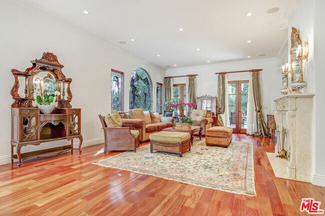 Building Photo - 725 Foothill Rd