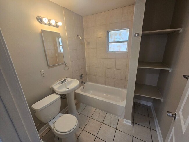 Building Photo - 1313 Flood St