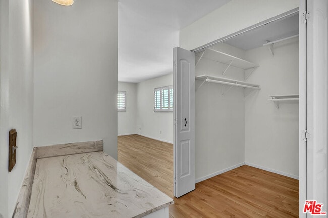 Building Photo - 620 N Kenwood St