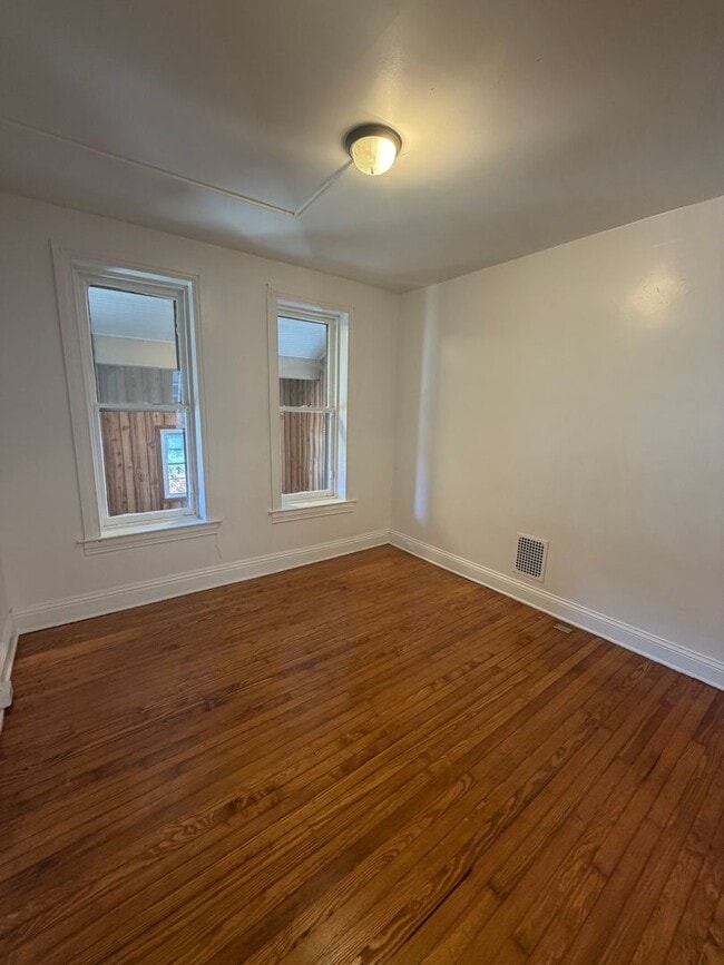 Building Photo - 835 Liden Ave