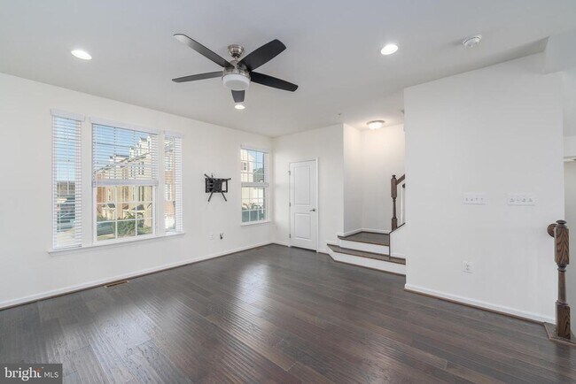 Building Photo - 3223 Clear Spring Dr