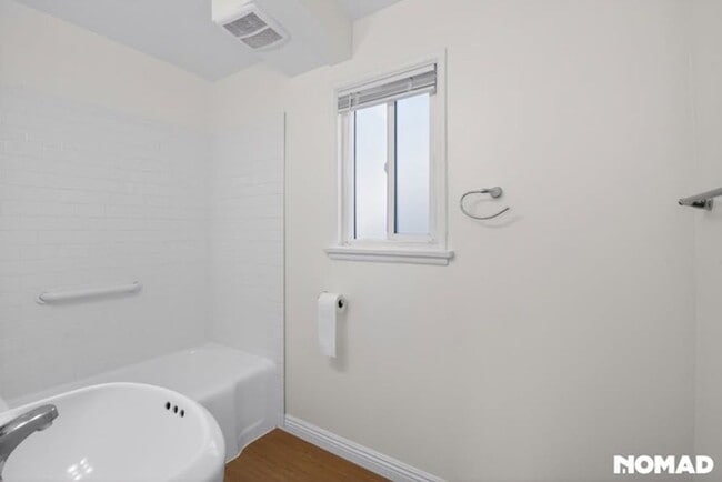 Building Photo - Charming 2 Bedroom 1 Bath Apartment For Rent