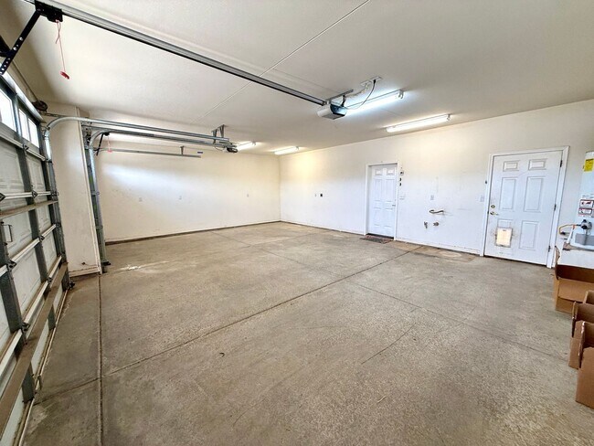 Building Photo - 2116 Roy Rogers Way