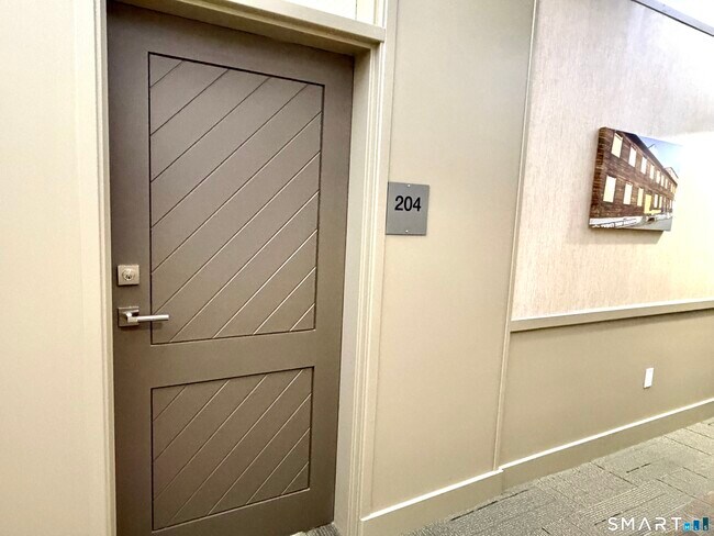 Building Photo - 60 Willow St