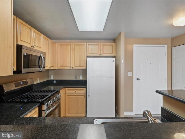 Building Photo - 2726 Gallows Rd