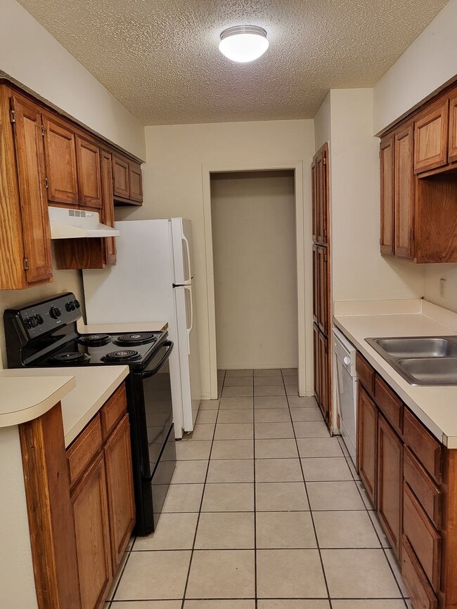 Building Photo - 808 Austin St