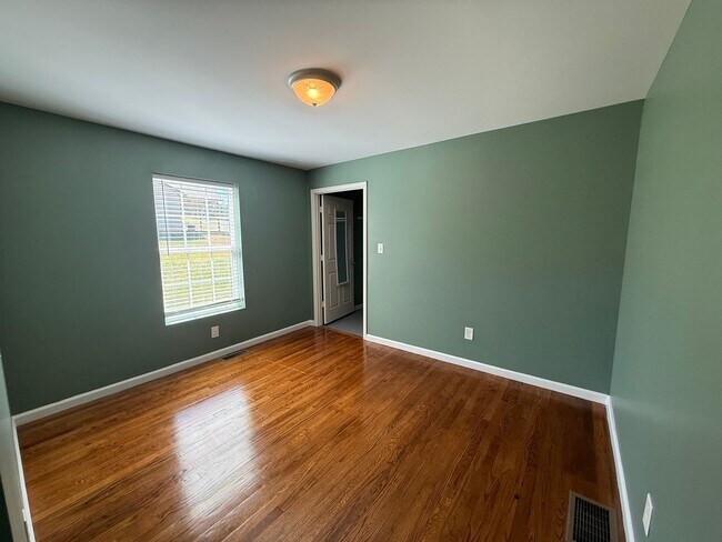 Building Photo - FOR RENT YADKINVILLE