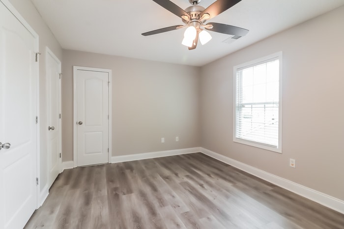 Building Photo - 221 Raleigh Way