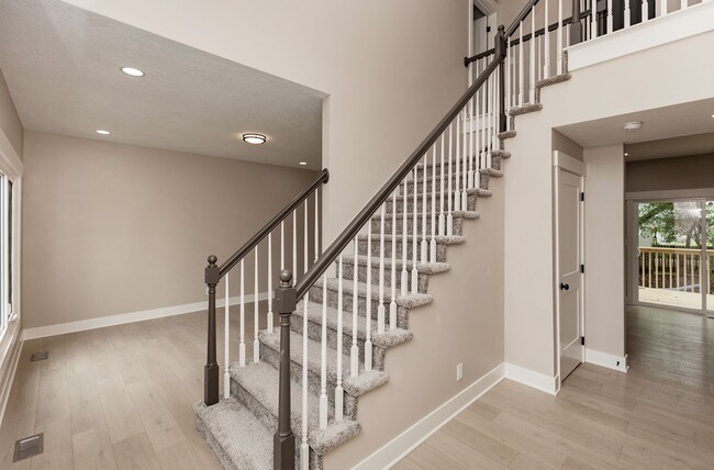 Building Photo - THOUGHTFULLY UPDATED!! 4 Bedroom, 3 Bathroom Home in Urbandale!