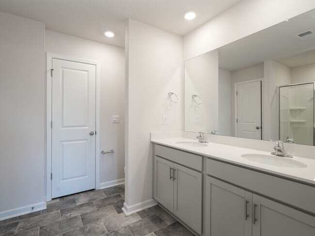 Building Photo - 3 Bed 2.5 Bath Townhome, END UNIT WITH PRIVATE BACKYARD! PRICE REDUCTION!