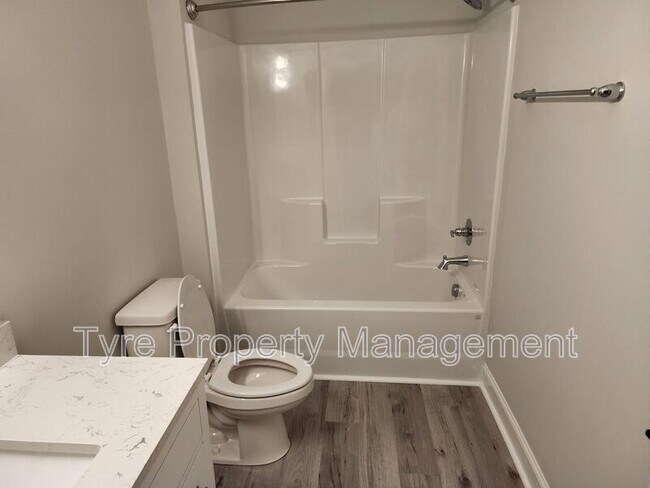 Building Photo - 2104 N Kali Ln