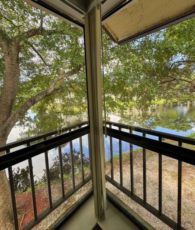 Building Photo - 3167 Cocoplum Cir