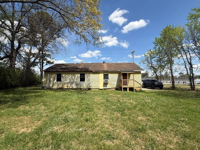 Building Photo - 2 Bed | 1 Bath | Bonus Spaces | Prime Location