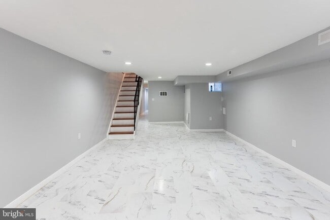 Building Photo - 34 N Paxon St