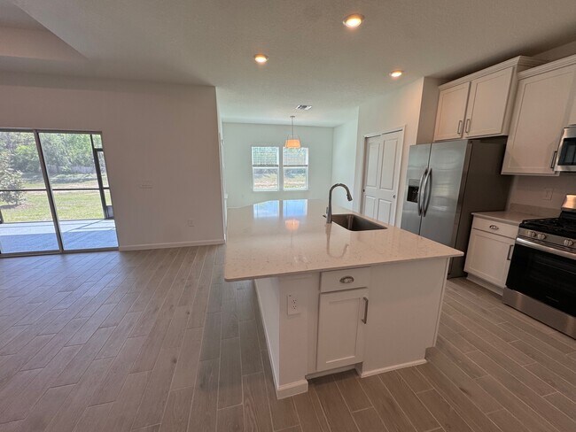 Building Photo - 13717 NW Convergence Blvd