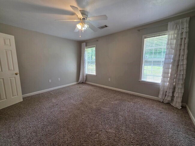 Building Photo - 995 Williamsburg Dr