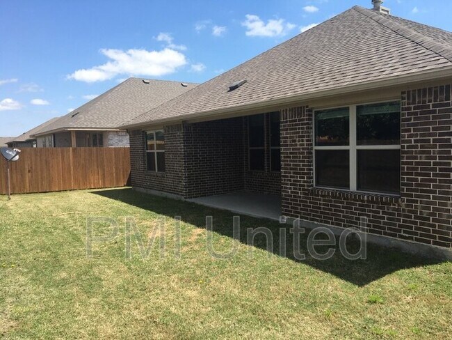 Building Photo - 3005 Cliffview Dr