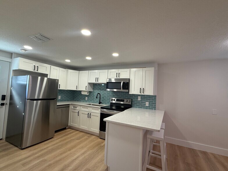 Kitchen - 819 Franklin Ave