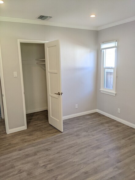 Building Photo - 5636 Cedros Ave