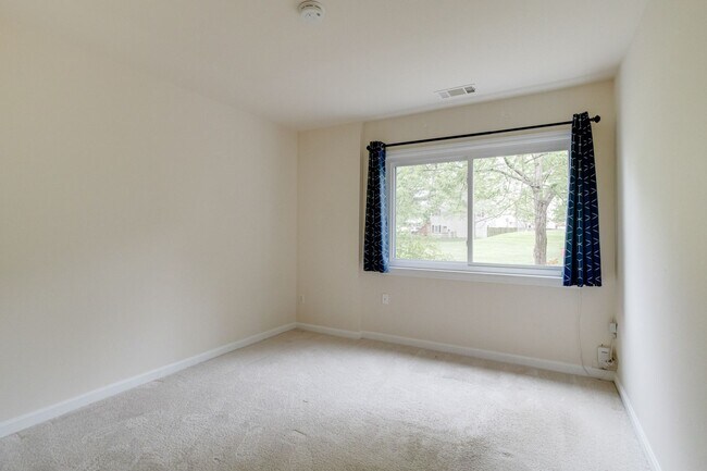 Building Photo - Crofton Condo For Rent