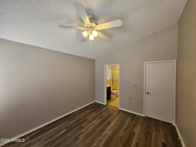 Building Photo - 3040 E Bluefield Ave