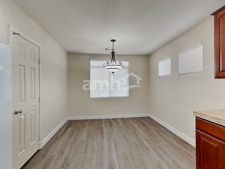 Building Photo - 3810 Shimmering Creek Ave