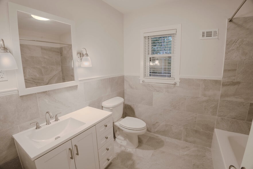 Building Photo - 1010 Bion Butler Rd