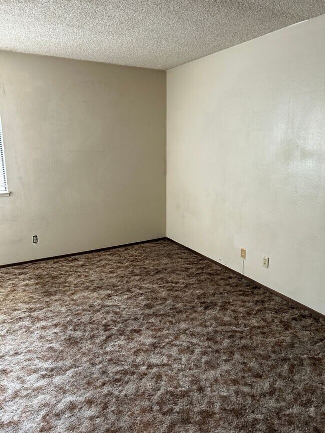 Building Photo - **3RD FLOOR CONDO NEAR VIRIGINA LAKE - LAK...