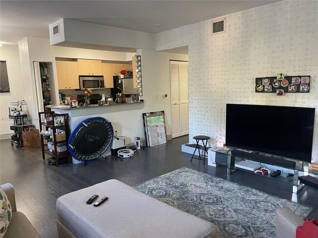 Building Photo - 2541 Centergate Dr