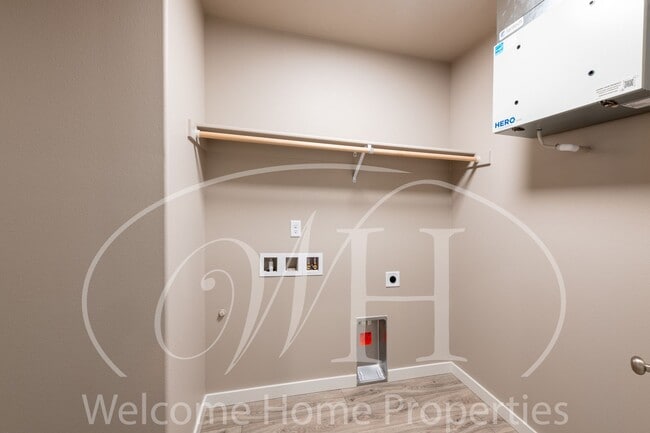 Building Photo - Brand NEW Home!  Overlooking the Golf Course!
