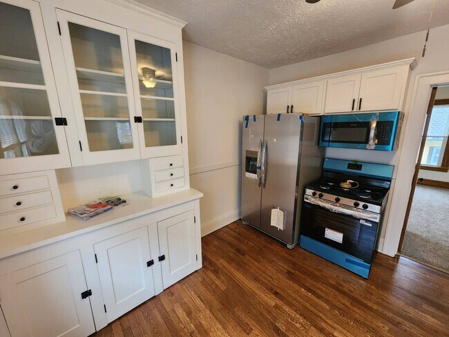 Building Photo - 2033 Robin St