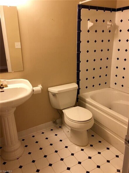 Building Photo - 102 Wafco Ln