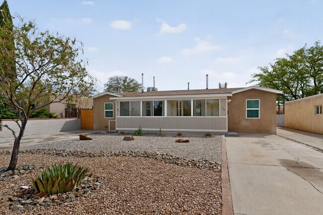 Building Photo - 714-714 Madison St NE