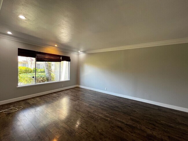 Building Photo - Spacious 3-Bedroom Home for Lease in Prime...