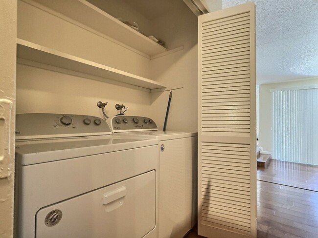 Building Photo - 3 BD/2 BA Gorgeous Pet-Friendly Home in Fa...