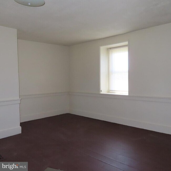 Building Photo - 11677 Lincoln Way W