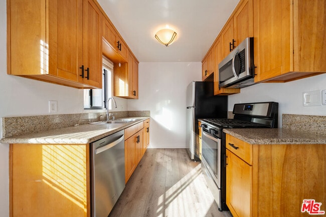 Building Photo - 8933 Cadillac Ave