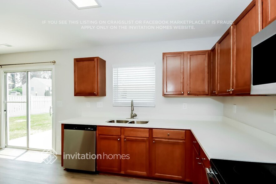 Building Photo - 849 Willow Creek Dr