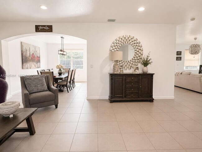 Building Photo - 25061 SW 118 Ct