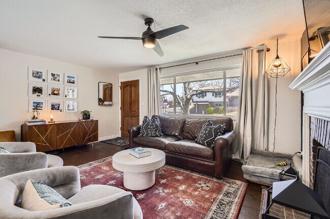 Building Photo - Available June! Charming House for rent in...