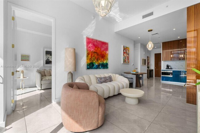 Building Photo - 2655 S Bayshore Dr