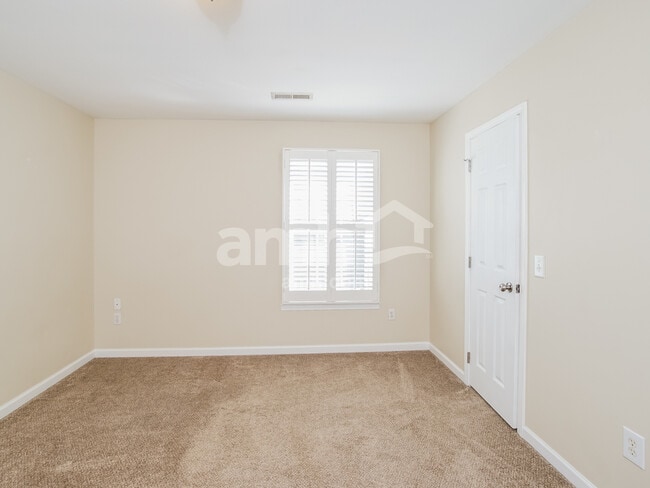 Building Photo - 204 Jessie Ln