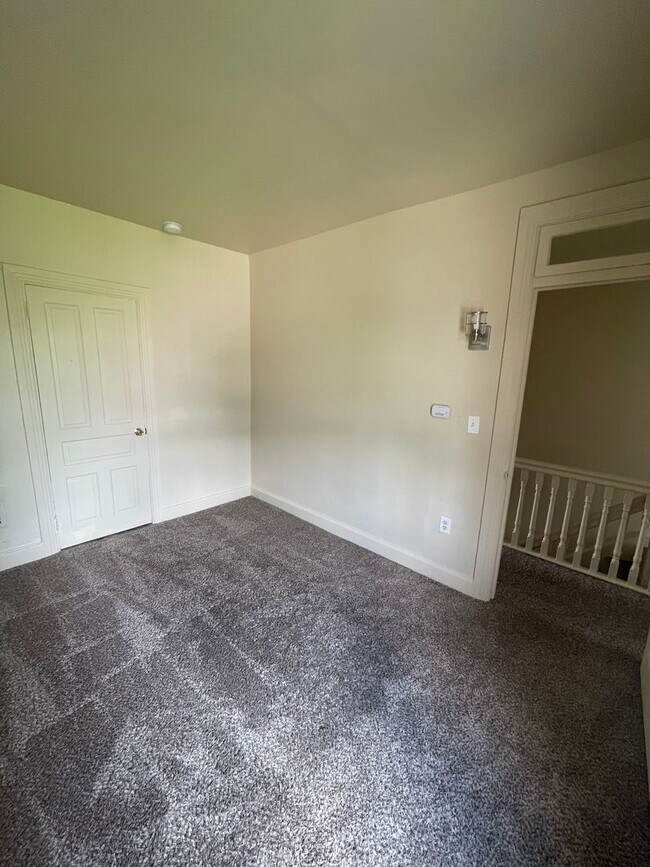 Building Photo - 3 Bedroom Single Family Home in Harrisburg!